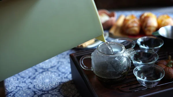 Traditionelle Tee Set Tablett Mit Modernen Transparenten Kanne Und Klare — Stockfoto