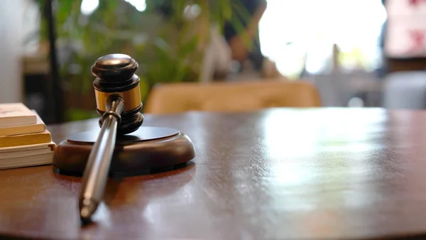 Lawyer Judge Hammer Court Auction Hammer Woo Table Law Subject — Stock Photo, Image