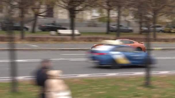 Vista Aérea Del Coche Deportivo Nissan Gtr Coupé Conducción Calle — Vídeos de Stock