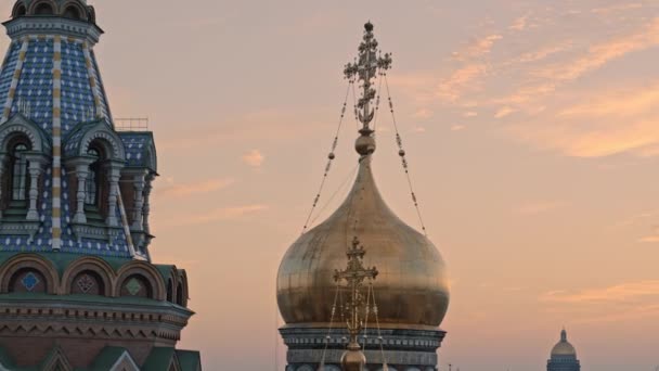 Close View Golden Dome Church Sunset Sky Aerial Shot — Video Stock