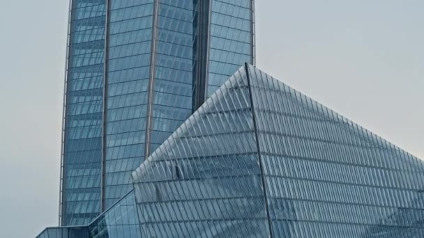 Avrupa 'daki iş merkezinin havadan görüşü. Şehrin en yüksek gökdeleni.. — Stok video