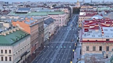 Saint Petersburg şehrinin ana caddesi. Nevsky 'nin gökyüzü şehir manzarası.