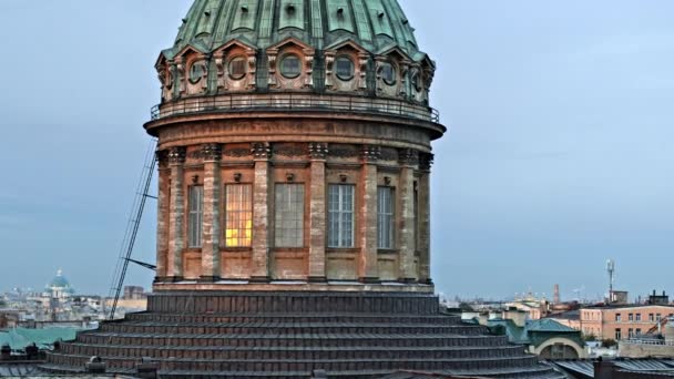 St.Petersburg. Luftaufnahme der Kasaner Kathedrale Weiße Nacht des Newski-Prospekts — Stockvideo