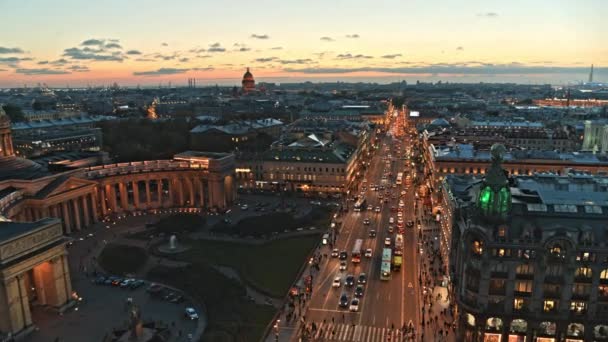 Drónkilátás Szentpétervár városára. Nevsky prospect és Kazan katedrális — Stock videók