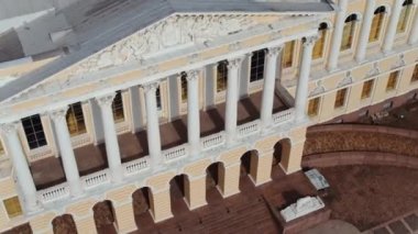 Dünyadaki en büyük sanat müzelerinin insansız hava aracı görüntüsü. Rus Müzesi..