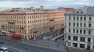 Yaz zamanı şehir merkezinin çatı manzarası. Petersburg Rusya. - Evet. Yüksek kalite 4k görüntü