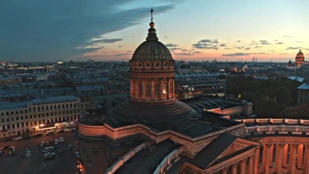 Kazan Cathedral의 페테르부르크 도심의 역사적인 야간에요 고품질 비디오 클립