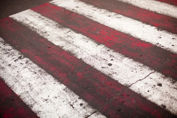 Cruzamento vermelho e branco — Fotografia de Stock