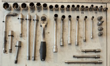 Beyaz tahta üzerinde birçok kirli Araçlar