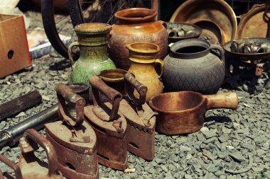 eski demir ve testiler, bit pazarı