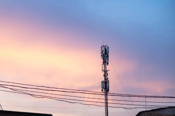 Torre Delle Cellule Silhouette Contro Orange Tramonto Comunicazione Torre Tecnologia — Foto Stock