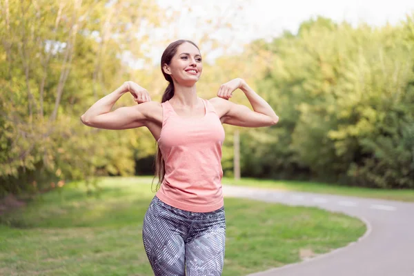 Woman Runner Stretching Arms Running Summer Park Middle Age Athletic — Stock Photo, Image