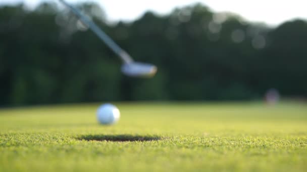 Club de golf frappe une balle de golf au ralenti Échec Amateur étude jouer — Video