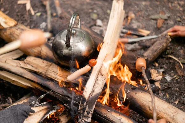 Teapot Sauasge Grilled Campfire Nature Picnic Bonfire Preparing Food Forest — Stock Photo, Image