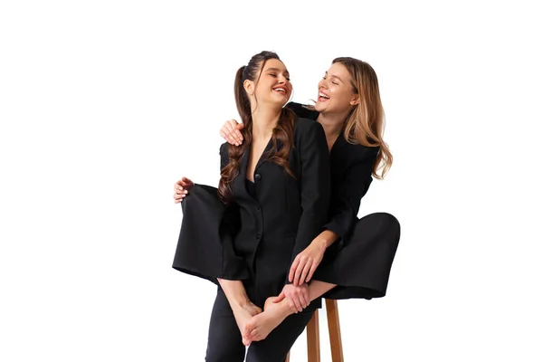 Duas Jovens Empresárias Vestidas Terno Preto Riem Felizes Uma Mulher — Fotografia de Stock