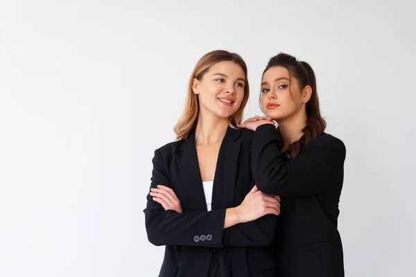 Konzept Der Partnerschaft Der Wirtschaft Zwei Junge Geschäftsfrau Gekleidet Schwarzen — Stockfoto