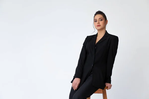 Young Fashionable Business Woman Sitting High Bar Wooden Chair Dressed — ストック写真