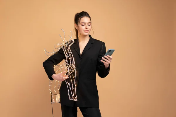 Young Business Woman Holding Illuminated Christmas Deer Decor One Hand — Stock Photo, Image