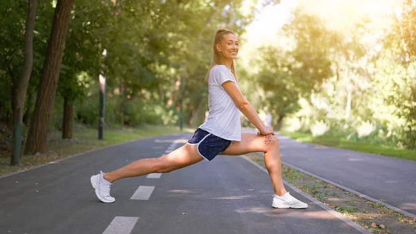 Woman Runner Stretching Legs Exercising Summer Park Morning Middle Age — Stock Photo, Image