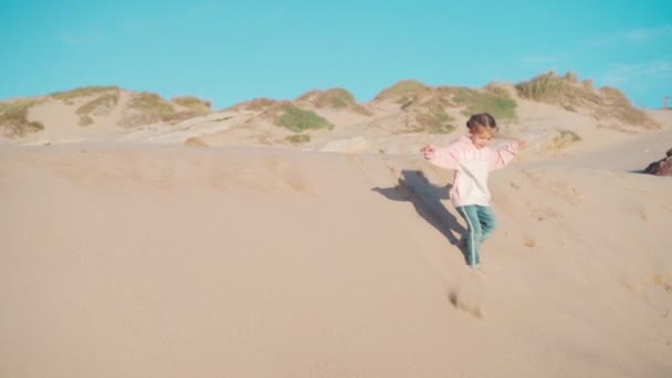 Child running ocean beach warm spring day Little girl caucasian have fun run on sand seashore — Stock Video