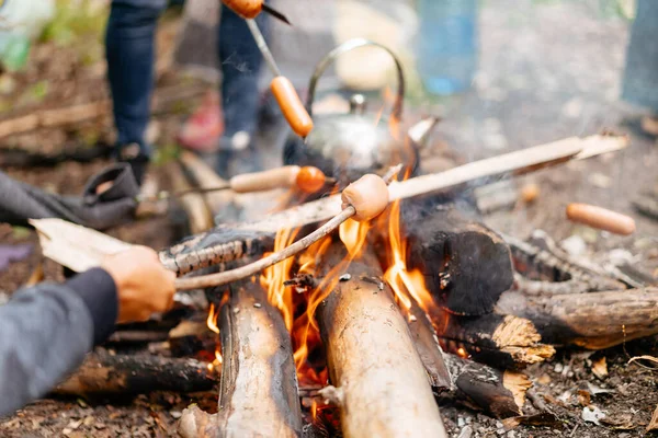 Teapot Sauasge Grilled Campfire Nature Picnic Bonfire Preparing Food Forest — Stock Photo, Image