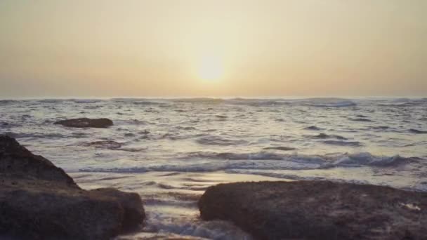 Sea landscape at sunset, stone coast Dramatic ocean background at evening dusk — Stockvideo