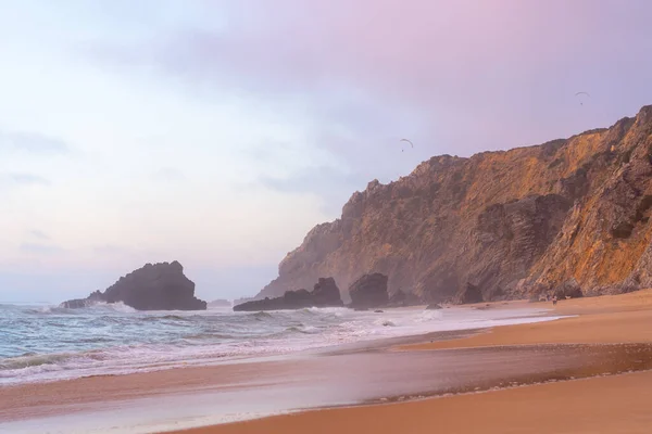 Океанський Дикий Пляж Штормову Погоду Піщаний Пляж Praia Adraga Мальовничим — стокове фото