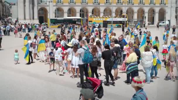 Portugal Lisbon April 2022 Demonstration Commerce Square Support Ukraine Russian — Wideo stockowe