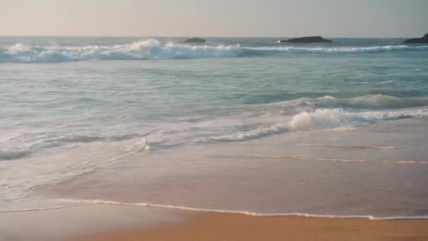 Oceán Divoké Pláže Bouřlivé Počasí Praia Adraga Písečná Pláž Malebným — Stock video