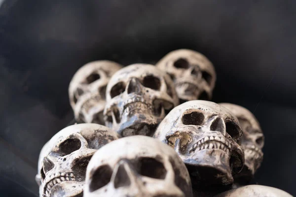 Crânio Halloween Fundo Muitas Pessoas Crânios Estão Cima Uns Dos — Fotografia de Stock