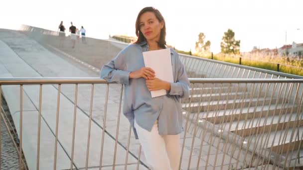 Businesswoman Successful Woman Business Person Standing Outdoor Sunny Summer Day — Stockvideo