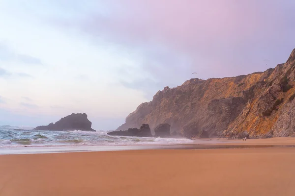 Okyanus Vahşi Kumsal Fırtınalı Havası Praia Adraga Kumlu Plajı Manzaralı — Stok fotoğraf