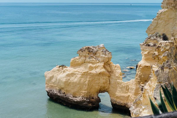 Скелясті Скелі Вале Олівал Пляжу Армакао Пера Португалія Кадри Високої — стокове фото