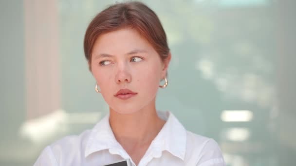 Businesswoman Close Video Portrait Caucasian Female Business Person Standing Outdoor — Stock Video