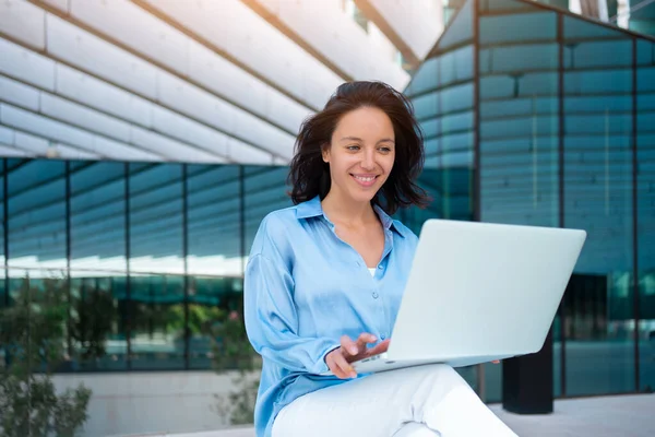 Smiling Young Businesswoman Using Laptop While Sitting Office Building Confident — Foto de Stock
