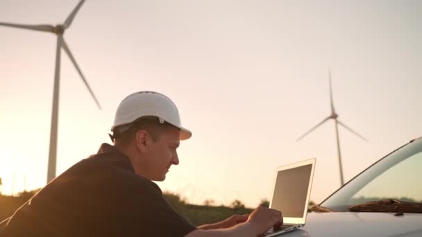 Technician Engineer Working Wind Turbine Using Laptop Computer Worker Operator — Stockvideo