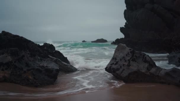 Ocean Wild Beach Stormy Weather Dusk Time Praia Adraga Sandy — Video