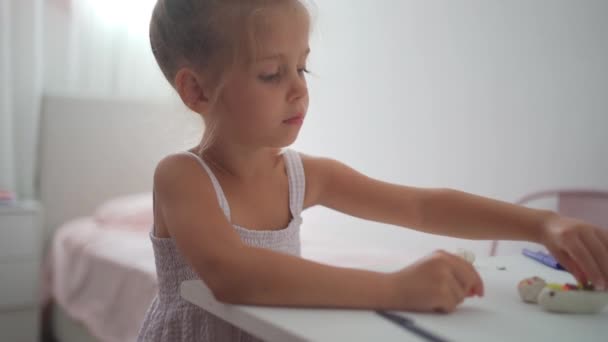 Caucasian Child Girl Painting Watercolor Paint Small Ceramic Figure Fun — Vídeo de stock