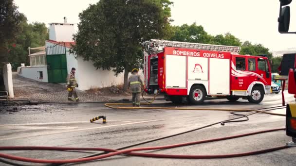 Portugal Odivelas September 2022 Rescue Team Firefighters Arrive Car Crash — Stock Video