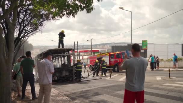 Portugal Odivelas September 2022 Rescue Team Firefighters Arrive Car Crash — стоковое видео