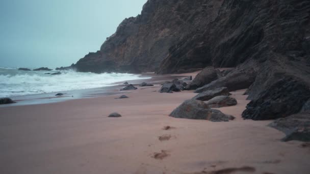 Ocean Wild Beach Stormy Weather Dusk Time Praia Adraga Sandy — Αρχείο Βίντεο