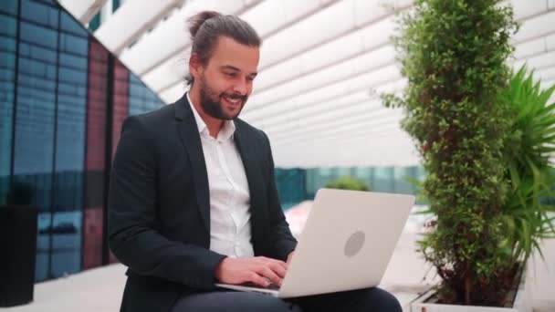 Hispanic Businessman Sitting Laptop Working Remote Distant Job Outdoors Office — 图库视频影像