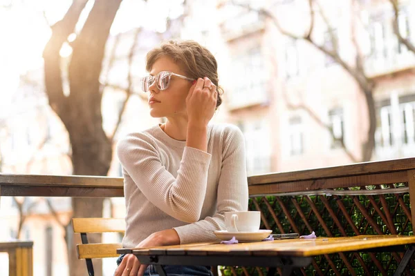 Portrait Thoughtful Young Woman Sitting Table Coffee Looking Away Pensive — Stok fotoğraf