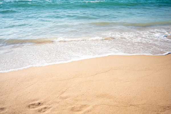 Morbida Bella Onda Oceanica Sulla Spiaggia Sabbiosa Contesto Colore Turchese — Foto Stock