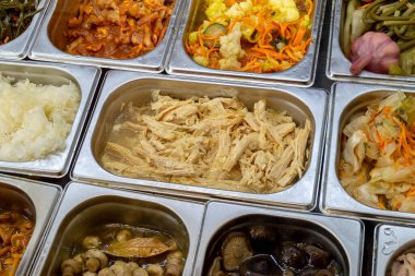 Restoran tezgahında ya da tezgahta sebze turşusu. Yüksek kalite fotoğraf