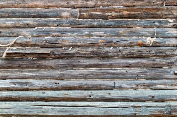 통나무 의벽에는 돌출된 섬유가 채워져 고품질 — 스톡 사진