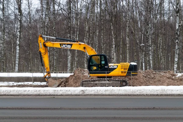 Saint Petersburg Russia December 2021 Jcb Excavator Backdrop Winter Forest — Stock Photo, Image