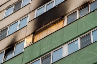 Bir apartmanın apartmanında çıkan yangının sonucu...