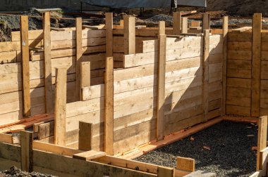 Beton merdiven dökümü için hazırlanmış ahşap kalıp