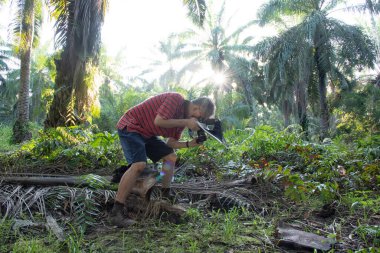 Makro fotoğrafçının iş başındaki boş zamanı.